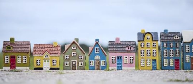 IB Laursen LYSHUS My Home Town Gult m/ hvit dør